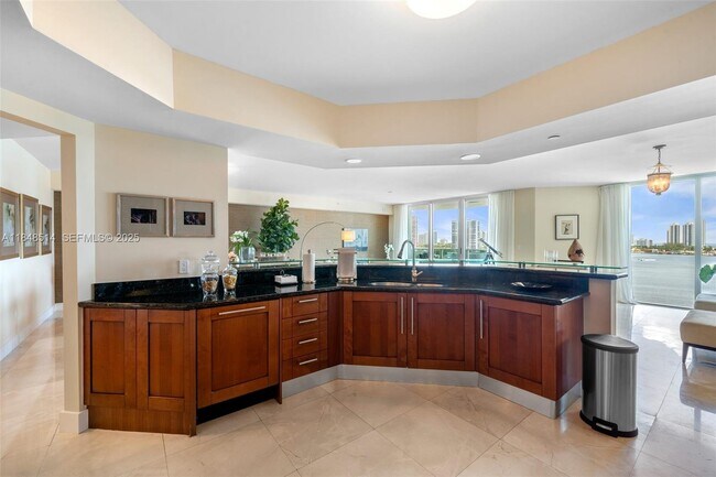 Foto del edificio - 3301 NE 183rd St