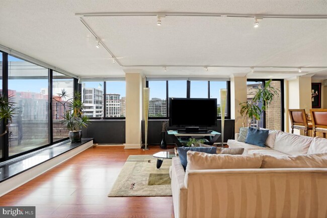 Foto del edificio - 2201 New Hampshire Ave NW