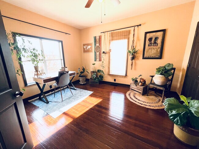 Bedroom or office - 1318 Pennsylvania Ave