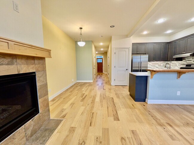 Foto del edificio - Fantastic 3 bedroom, 2 1/2 Bathroom Townhouse with Energy STAR Efficient Ratings in A Great Locat...