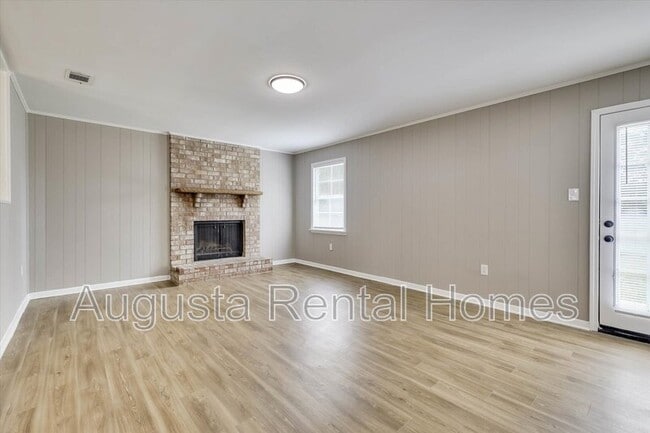 Foto del edificio - 3606 Cameron Dr