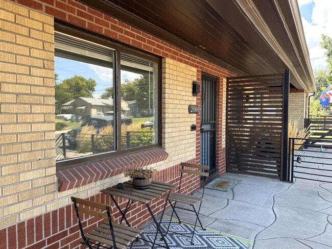 Photo - 2000 W Elk Pl House