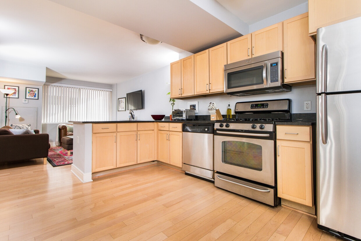 Photo - 800 4th St SW (Washington, DC)