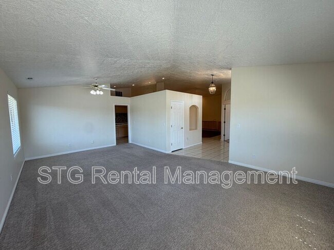 Foto del edificio - 3182 S Bloomington Dr W