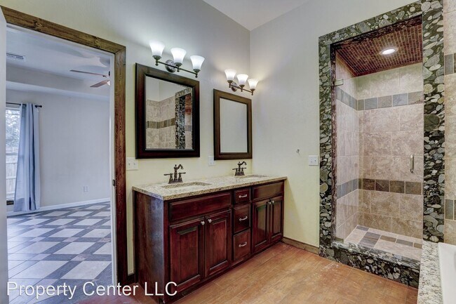 Building Photo - 3 br, 3 bath House - 817 Ashwood Ln