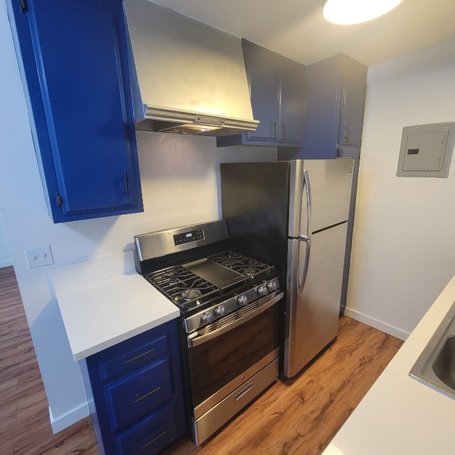 Building Photo - 125 S Ave 53