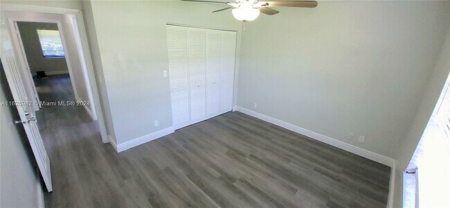 Foto del edificio - 8001 NW 72nd St