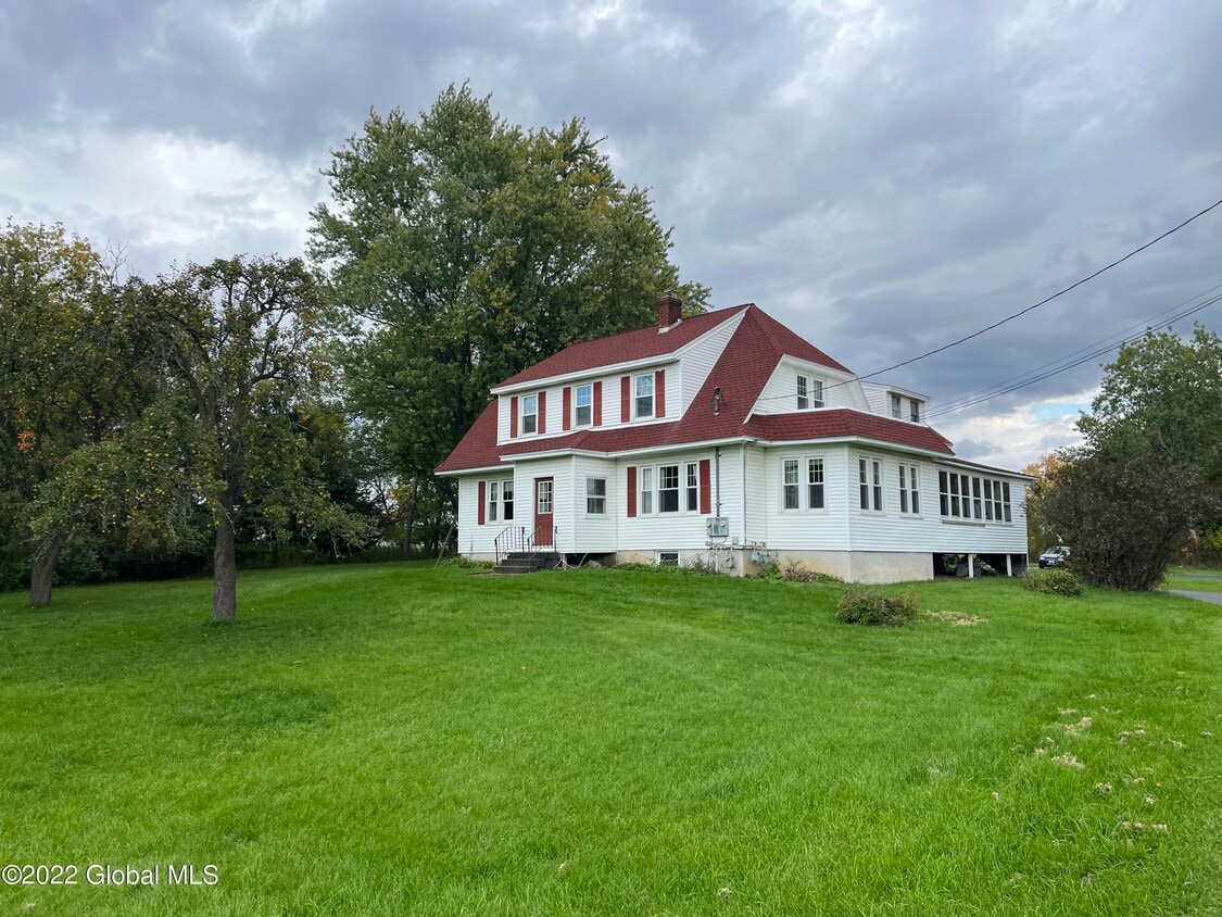 239 Boght Rd Unit 2, Watervliet, NY 12189 Room for Rent in Watervliet