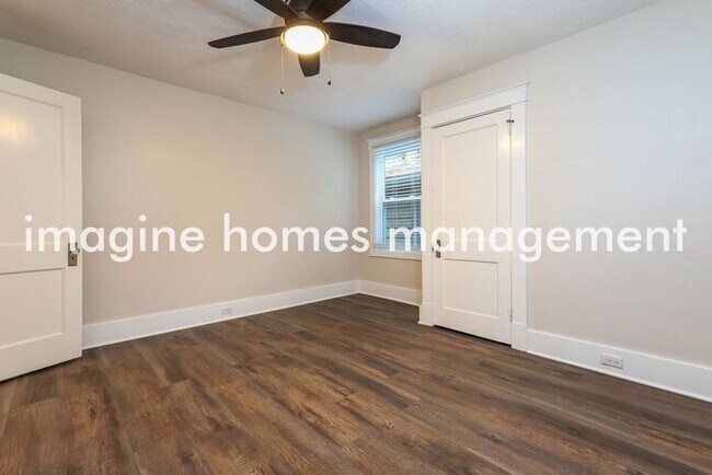 Foto del edificio - 948 Woodbourne Avenue