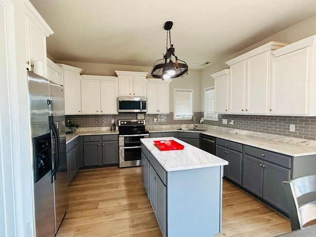 Building Photo - 3504 Castlefield Ln