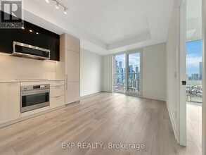 Building Photo - 308 Jarvis St