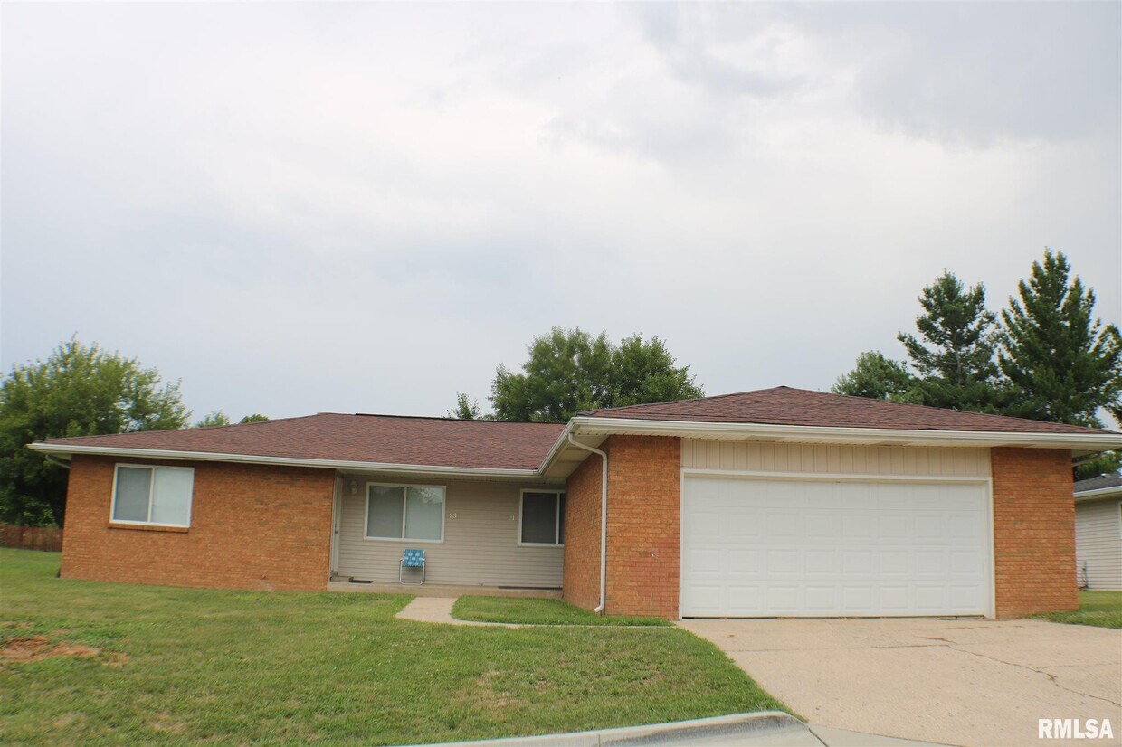 Primary Photo - 23 Sundowner Ln