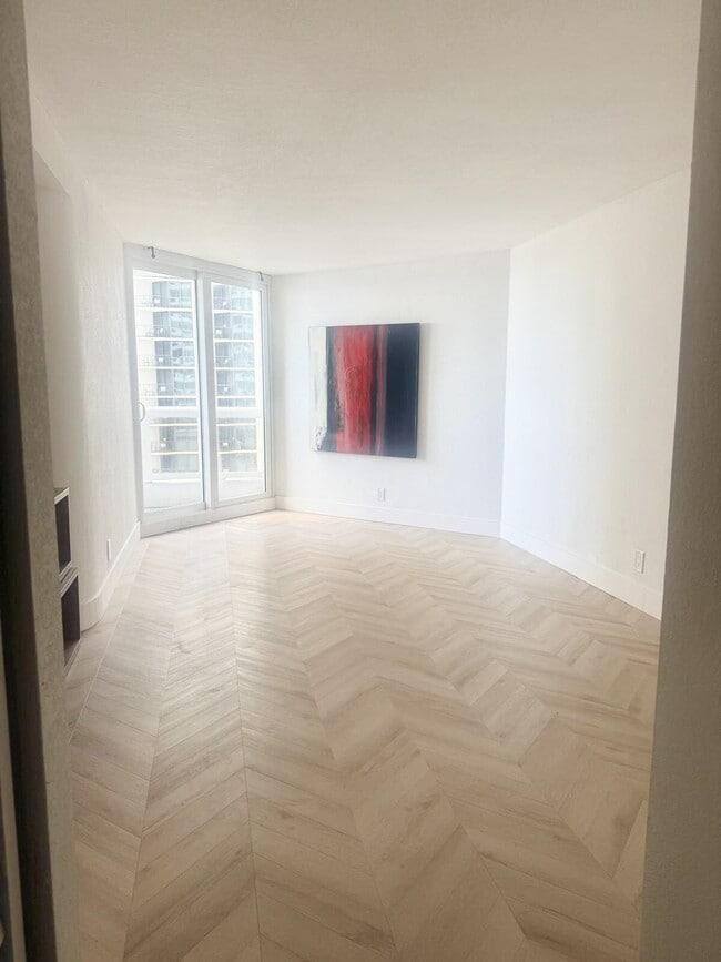 Building Photo - Luxury Waterfront Condo at The Grand – Miami's Premier Arts & Entertainment District
