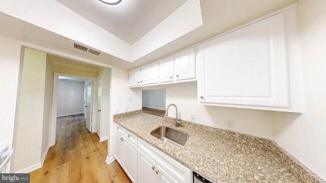 Foto del edificio - 18318 Streamside Dr