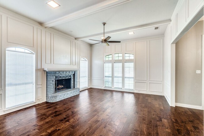 Building Photo - UPDATED One Story 3 bedroom, 2 bathroom ho...