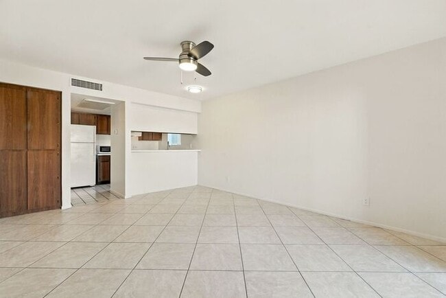 Building Photo - 1201 S McClintock Dr