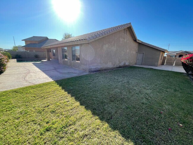 Building Photo - Ocotillo Luxury 3 Bedroom Pool Home