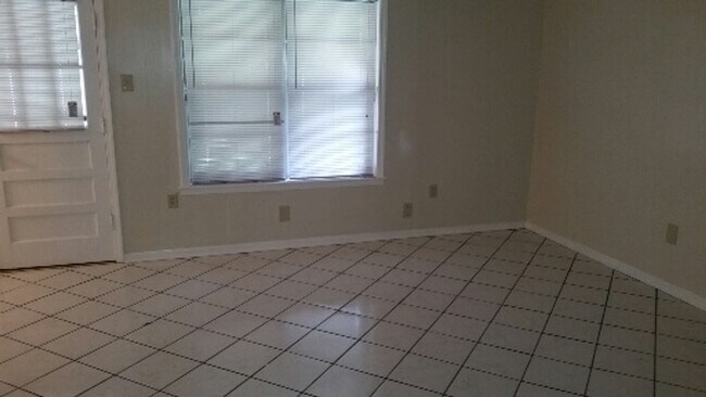 Foto del edificio - 4325 Bayberry Dr