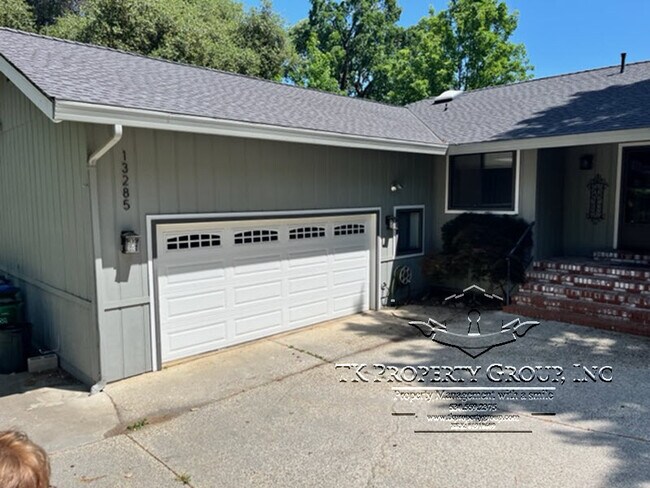 Building Photo - 13285 Sugarbush Ct