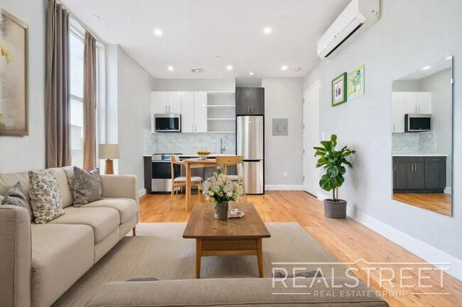 Building Photo - New 2 BEd in Fort Greene with Roof Deck & Laundry!