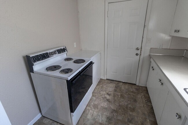 Building Photo - 7460 N Wade School Rd