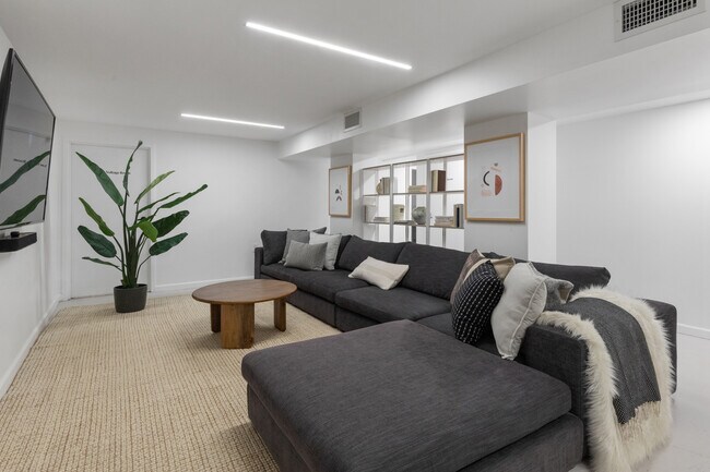 Foto del edificio - 355 Tompkins Ave