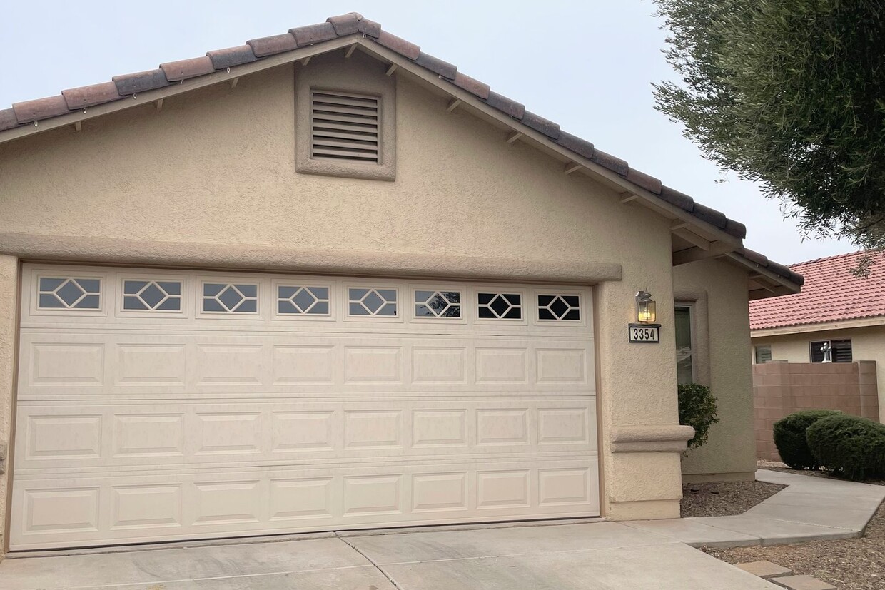 Primary Photo - Holiday Subdivision Home with Community Pool