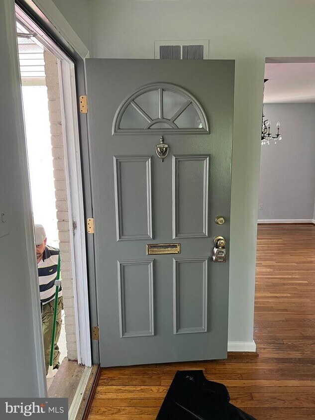 Foto principal - 5349 Pooks Hill Rd