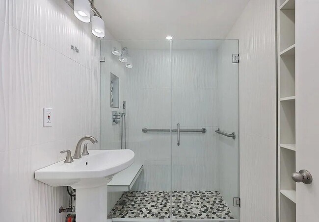 Foto del edificio - 969 Hilgard Ave
