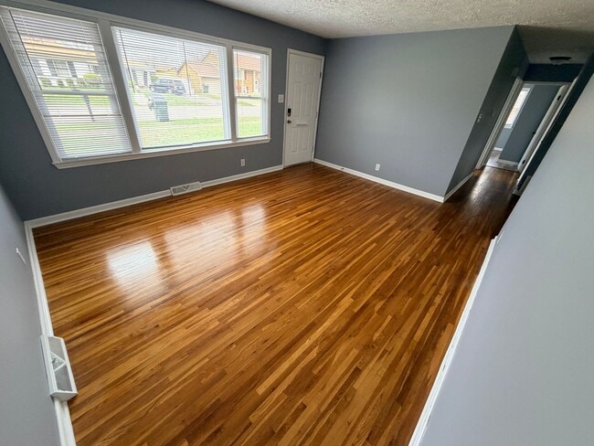 Photo - 1134 Oakwood Dr House