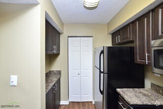 Kitchen - Lakeridge at the Moors