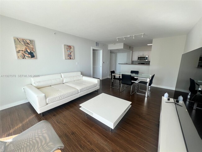 Foto del edificio - 1155 Brickell Bay Dr