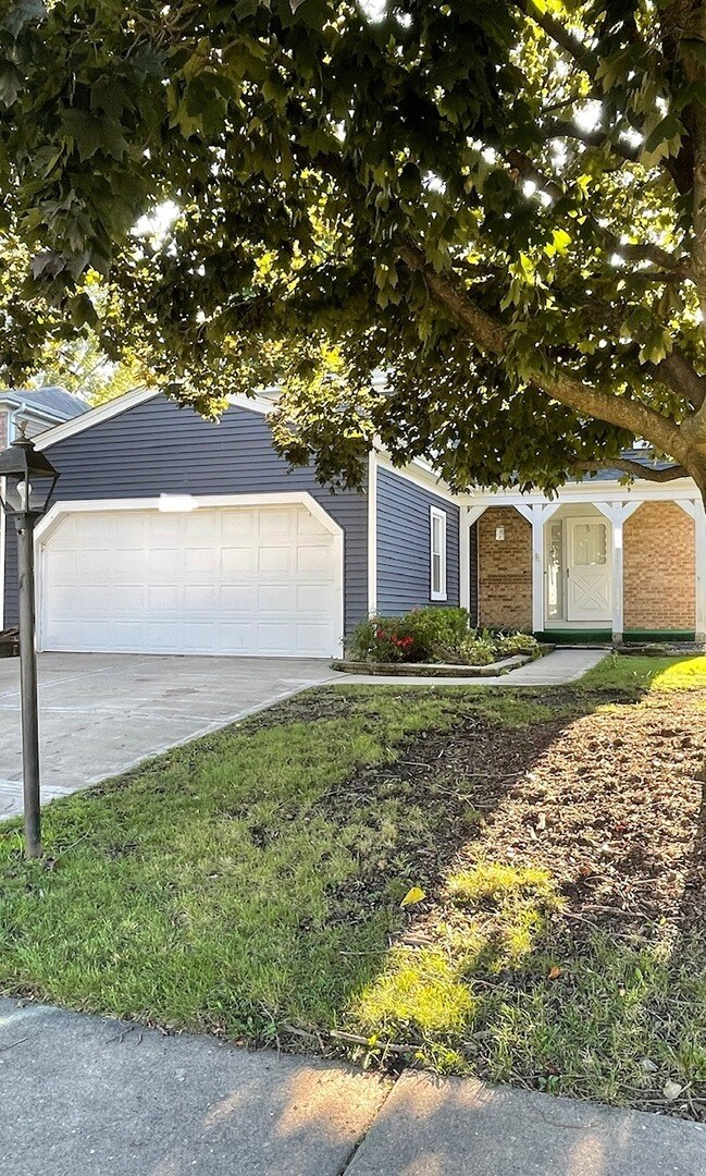 Building Photo - 560 Dover Dr