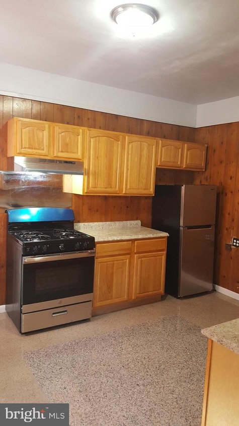 Foto principal - 685 Pennington Ave
