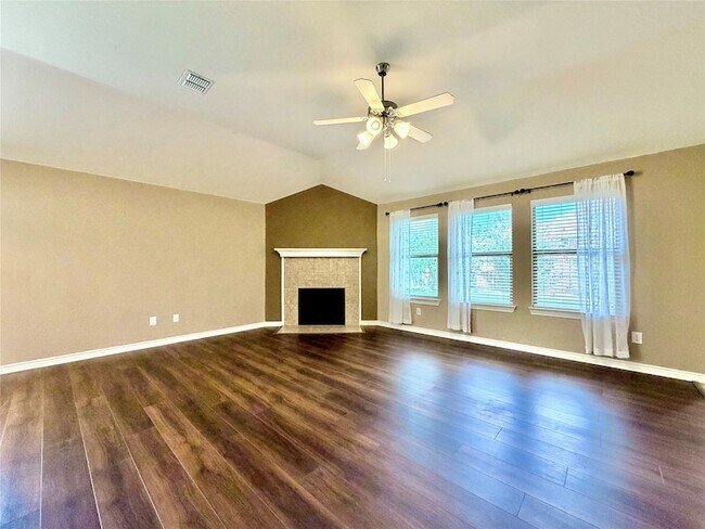 Building Photo - 3504 Northpointe Drive