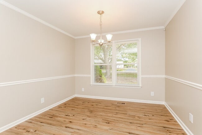 Building Photo - 2409 Racquet Club Dr