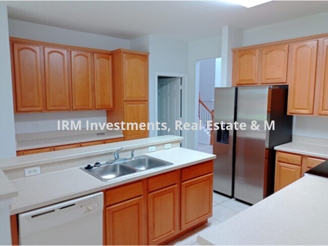 Foto del edificio - 4 bedrm 3.5 bath plus office, 2 car garage...