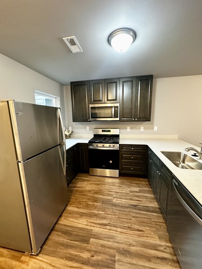 Building Photo - 3752 Peter Ln NE