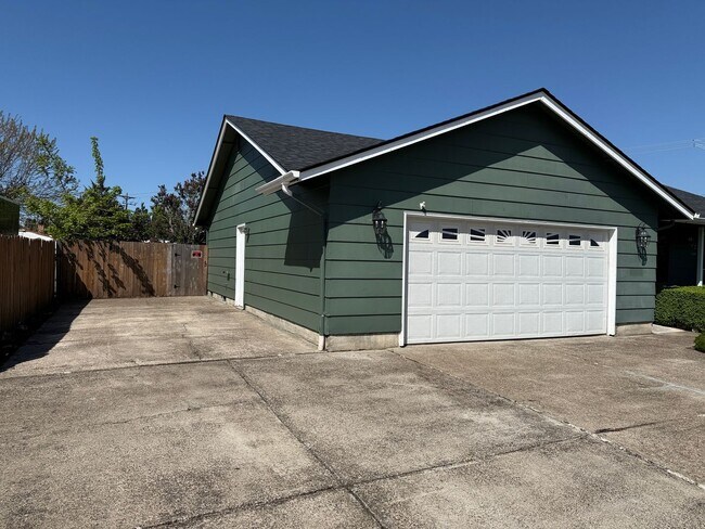 Foto del edificio - Well-kept house in desirable Thurston neighborhood!