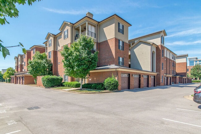 Building Photo - 309 Seven Springs Way