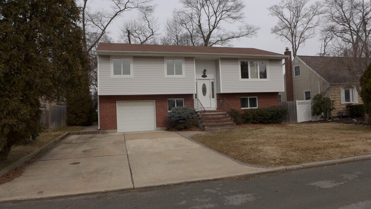 Primary Photo - 787 Elmwood Rd