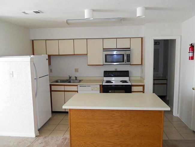 Foto del edificio - 6107 Snug Harbor Dr