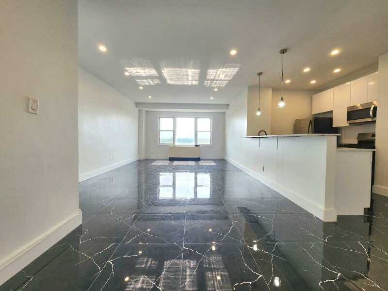 750 N Broad St Unit 11C, Elizabeth, NJ 07208 Room for Rent in