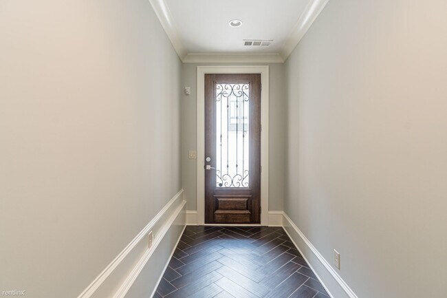 Building Photo - 4 br, 4.5 bath Townhome - 749 Lenox Lane