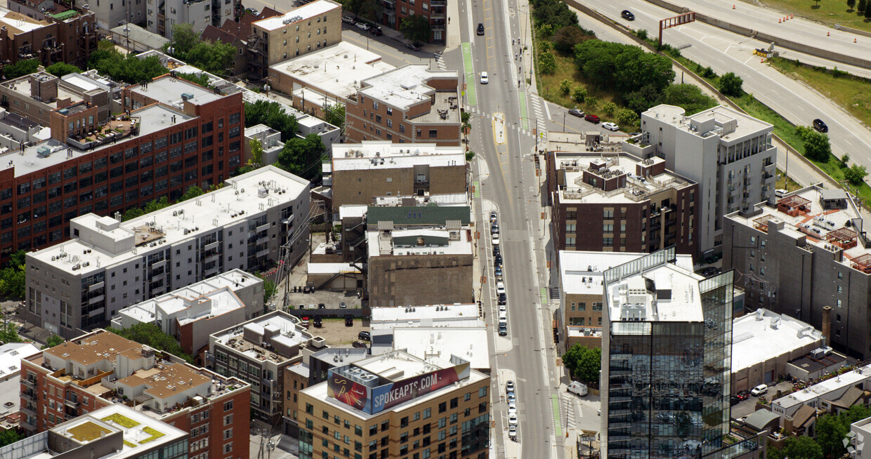 Aerial Photo - 669 N Milwaukee Ave