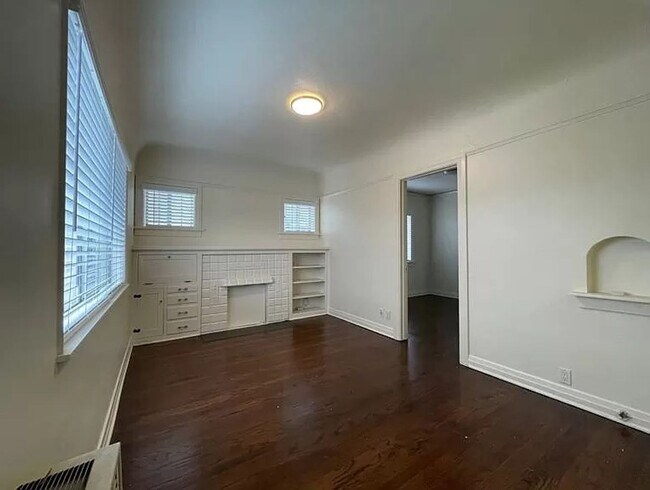 Foto del edificio - Amazing 1 Bedroom Cottage in the Heart of University Heights