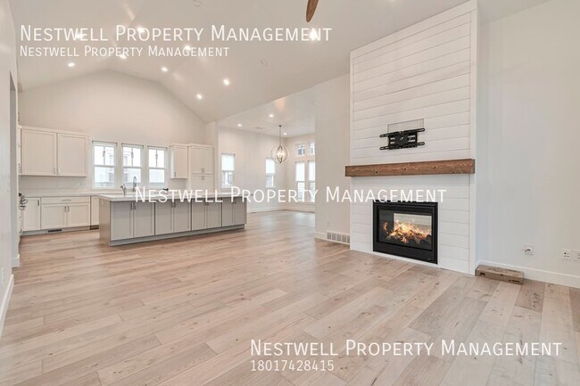 Building Photo - Gorgeous 6-bed Lake Front Home in Daybreak