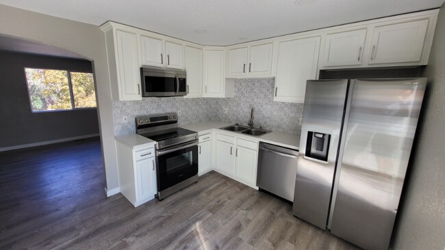 Foto del edificio - 3330 Foxridge Dr