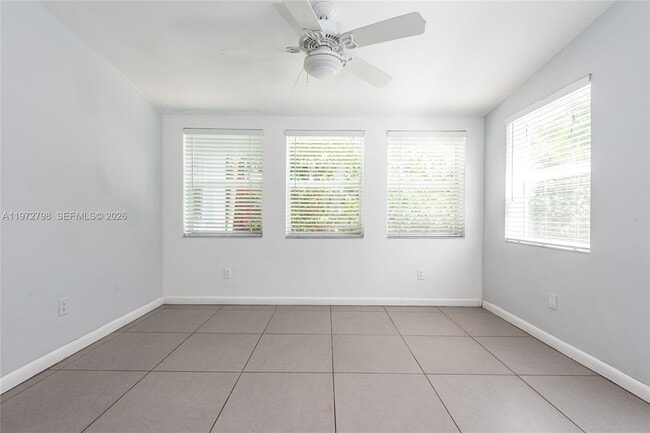 Foto del edificio - 330 NE 86th St