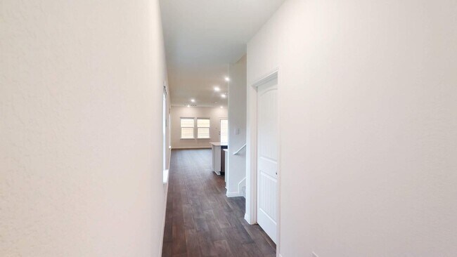Building Photo - 302 Gladiola Lp